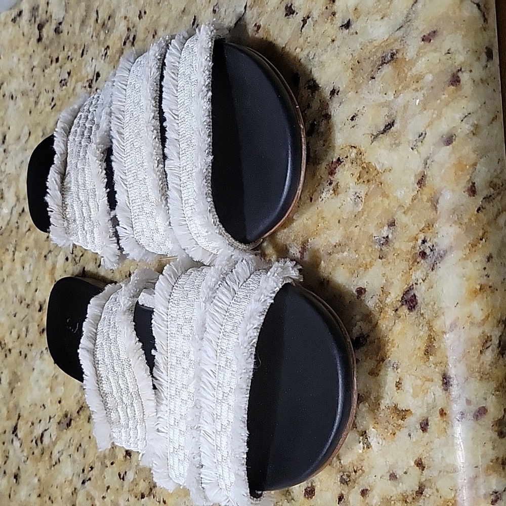 GUC Rothys sandals - Picture 5 of 5